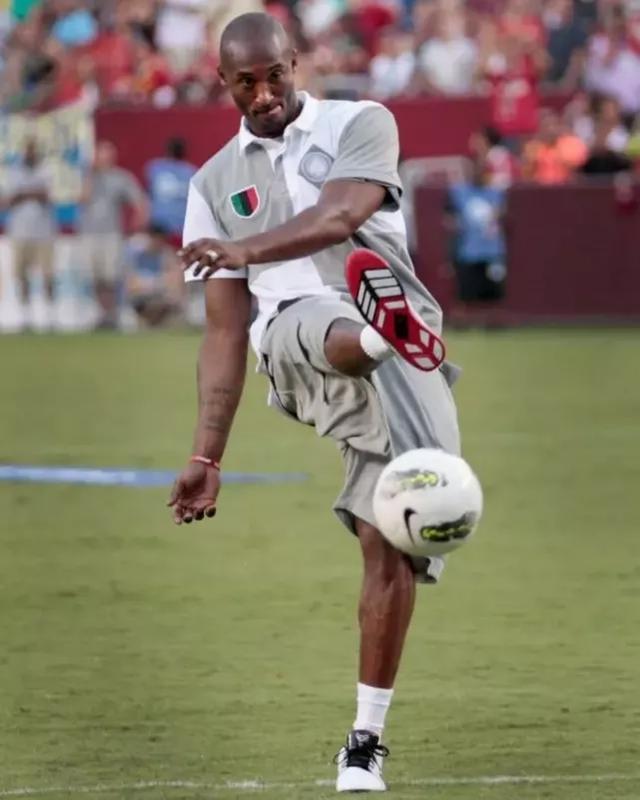 东契奇飞抵费城加入湖人！周一复出战76人 詹姆斯状态升级也有望回归