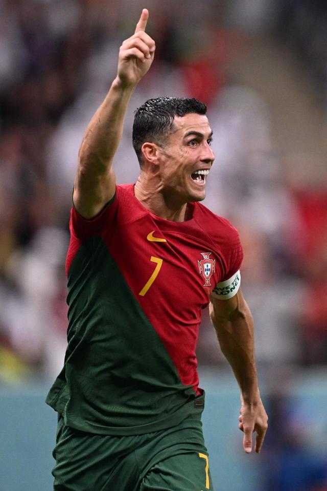 法比奥庆祝足协杯夺冠：我们是冠军，这座城市值得拥有这一刻