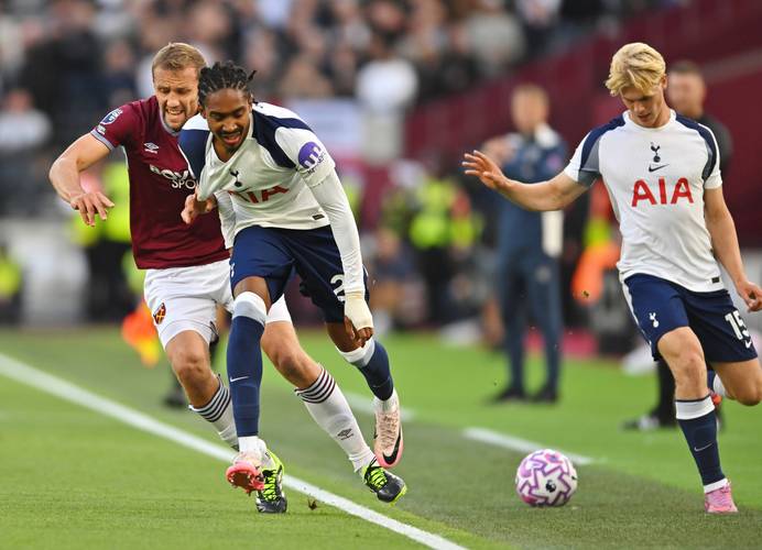 《在场外》视频栏目｜对话辽宁铁人：家乡、平常心和关于中超的明天