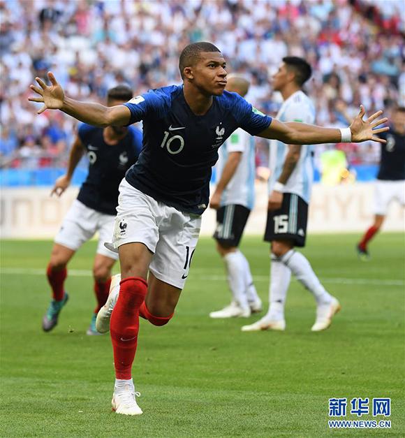 王建民在台北举办的摄影展展出了其美职生涯的珍贵瞬间，观展人数破纪录