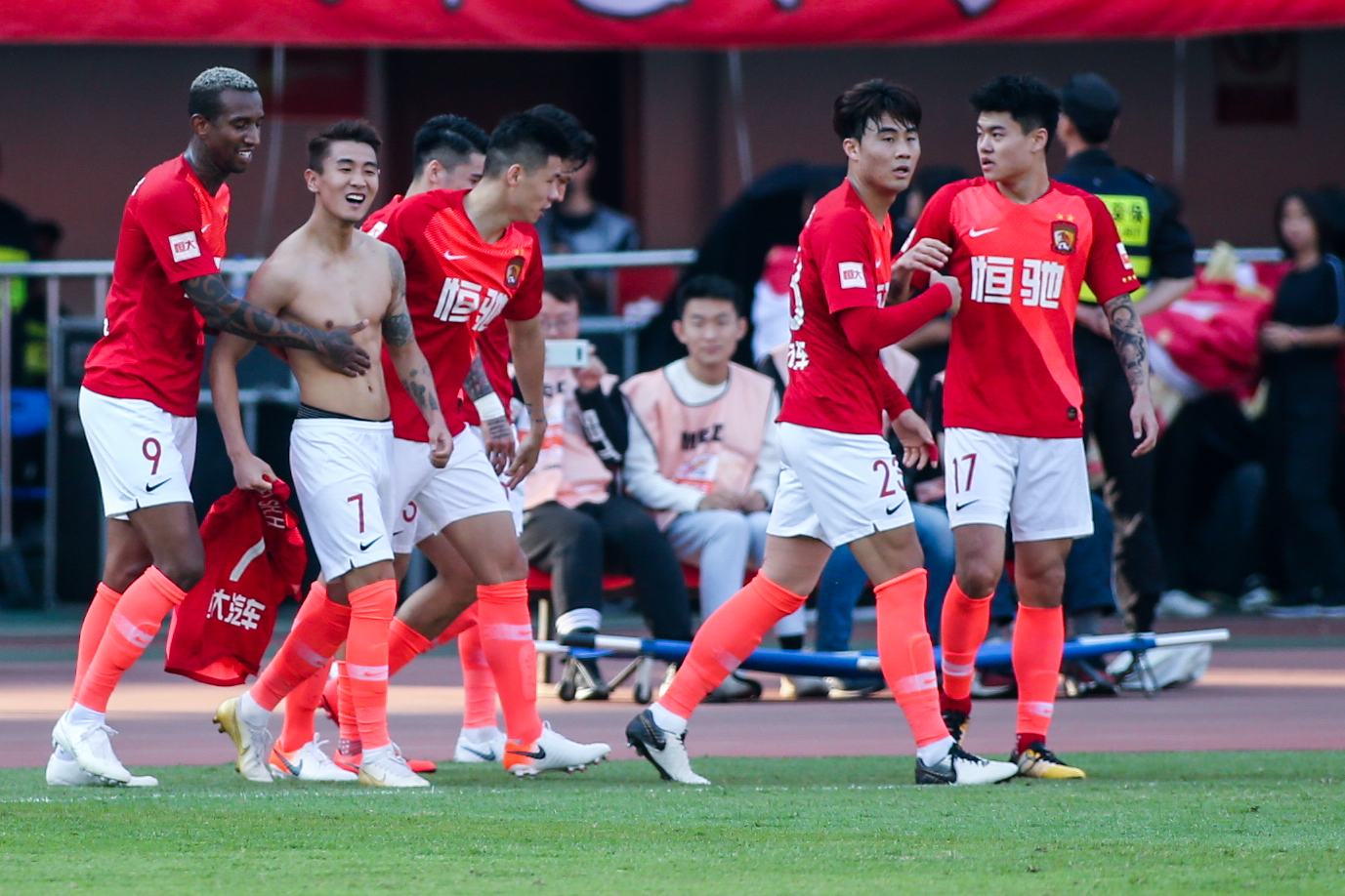 意甲：米兰2-1战胜罗马（意甲：米兰2-1力克罗马）